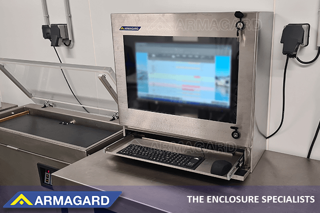 Voeg een toetsenbordplank, lade of geïntegreerd waterdicht toetsenbord toe aan uw PC HMI behuizing. SENC-500 PC HMI behuizing met uitschuifbare toetsenbordlade